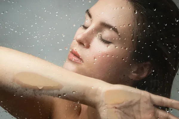 5 skin problems for women that come with the rainy season. Know them and deal with them in time.
